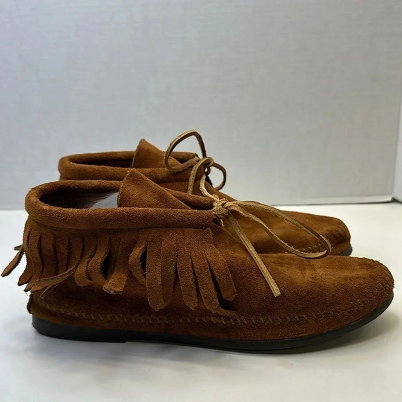Minnetonka Moccasins Fringed Ankle Suede Boots Hardsole Tan Brown 682 Women's 6 - Picture 1 of 9